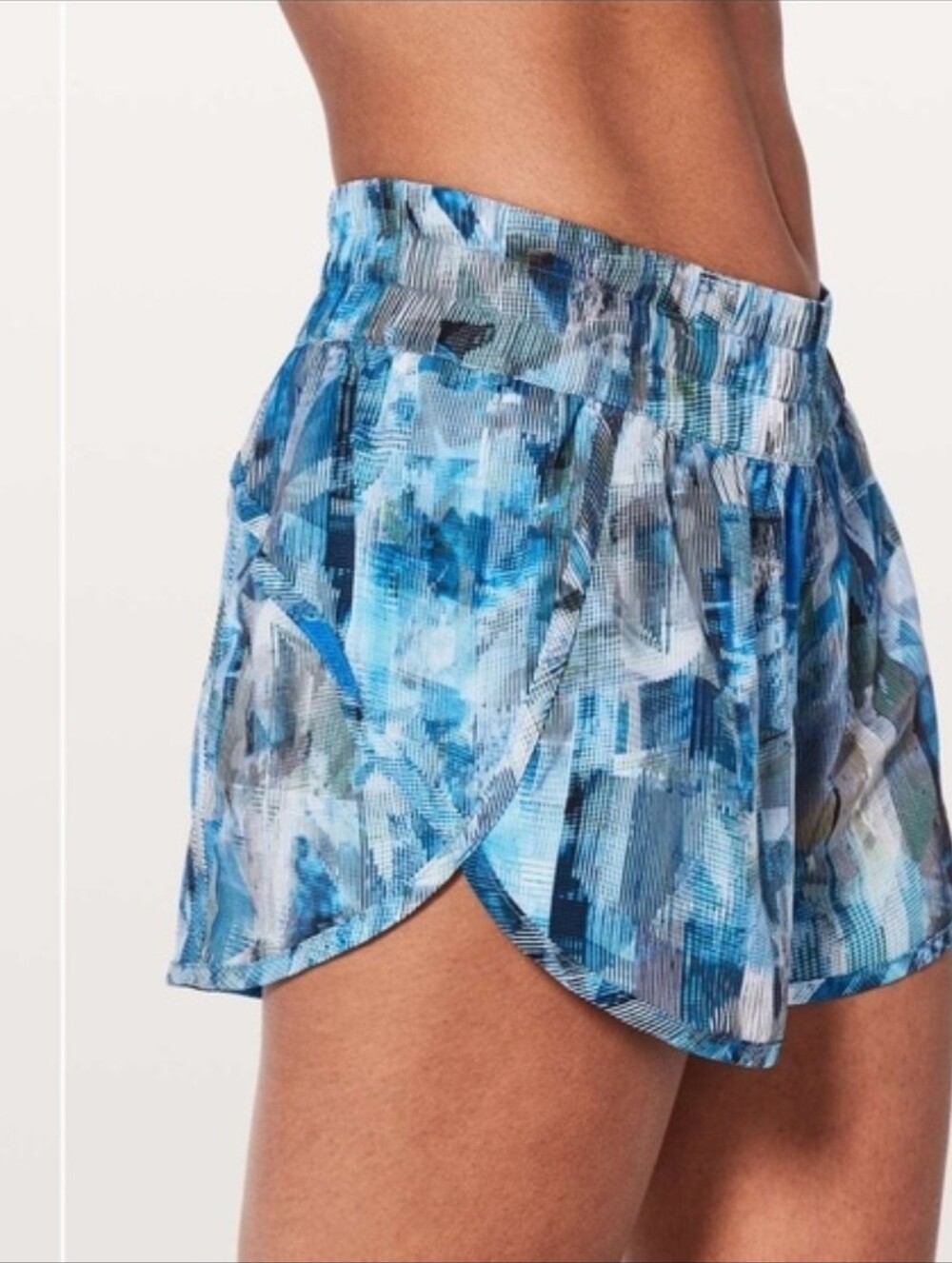 lululemon Tracker Shorts V Sun Dazed Multi Blue Athletic Shorts Womens 6